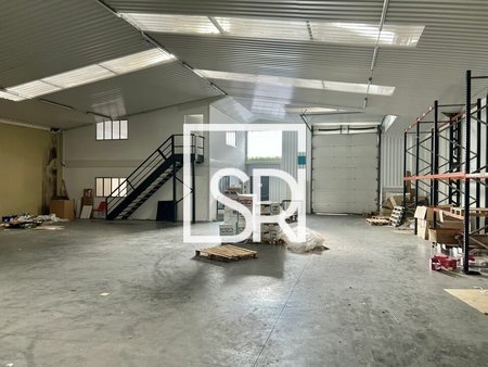 location d'entrepôt de 1 050 m² à riom - 63200