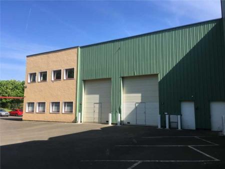 location d'entrepôt de 2 736 m² à trappes - 78190