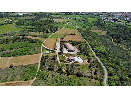 propriété viticole très élégante aop du languedoc 38 ha avec cave moderne et maison