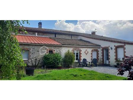 vente longère et corps de ferme au fuilet (49270) : à vendre / 136m² le fuilet