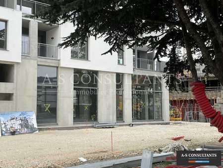 location de local commercial de 199 m² à chambéry - 73000