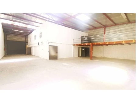 location de local commercial de 407 m² à quincy-voisins - 77860