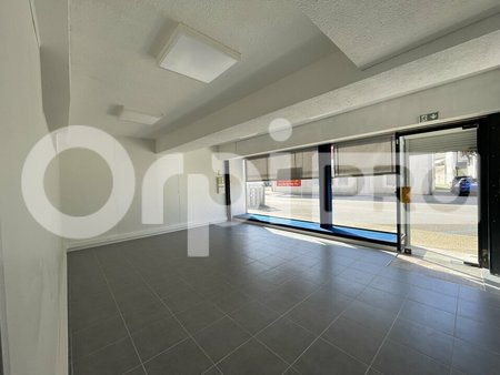 location de local commercial de 48 m² à saint-étienne-du-bois - 01370