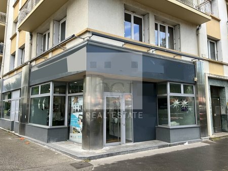 location de local commercial de 179 m² à saint-priest - 69800