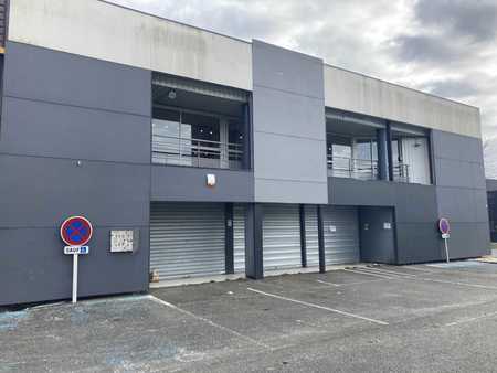 location de local commercial de 1 200 m² à bordeaux - 33000