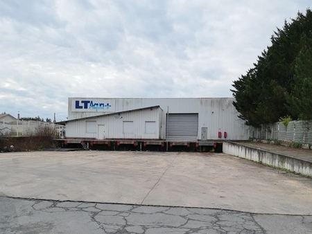 location de local commercial de 4 116 m² à roullet-saint-estèphe - 16440