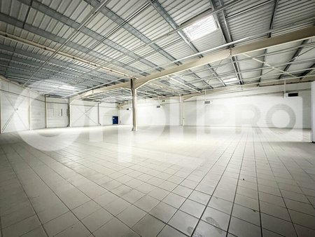 location de local commercial de 870 m² à montluçon - 03100