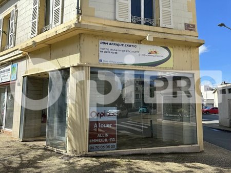 location de local commercial de 35 m² à montluçon - 03100