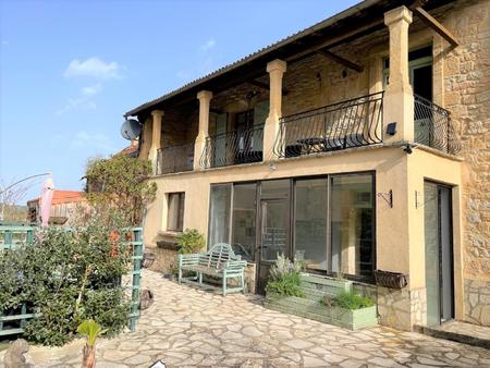 jolie maison de village  piscine hors-sol et jardin en dordogne