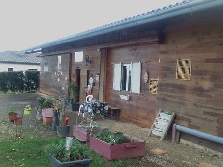 maison type chalet en bois très économique en chauffage peut servir ébergement insolite ou