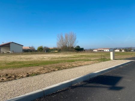 terrain 573 m² estillac