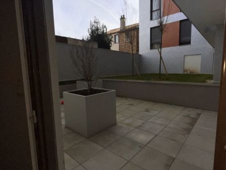 boutique 375 m² cachan