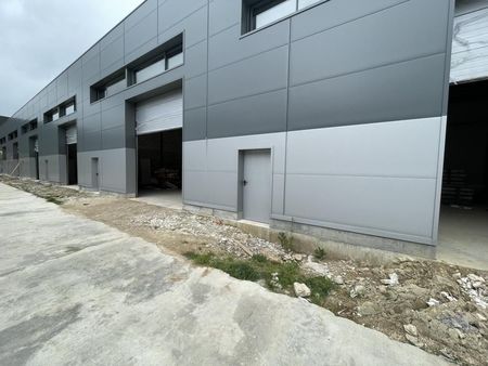 local industriel 864 m²