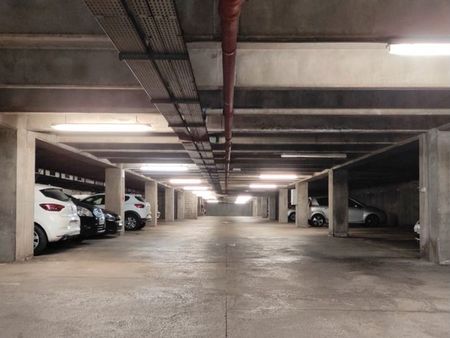 place stationnement dans parking souterrain sécurisé