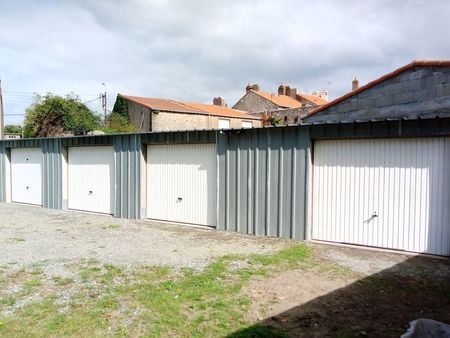 garage  box  garde meuble  cave de 22 m2