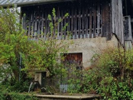 maison ancienne dans village de bellecombe en bauges