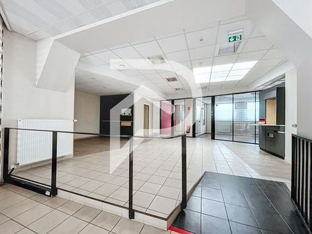 local commercial 215 m²