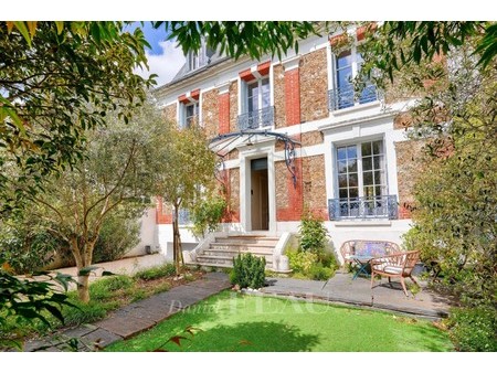 maison de luxe à vendre dans le quartier pasteur