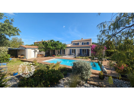 superbe villa avec piscine avec vue sur les albères