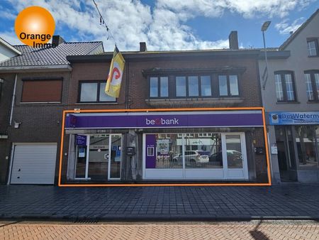 aantrekkelijk handelspand van 200m² met een gunstige ligging in commercieel centrum pauwen