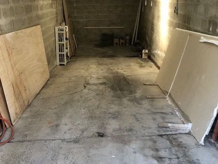 garage de 11m x 3 50m à louer