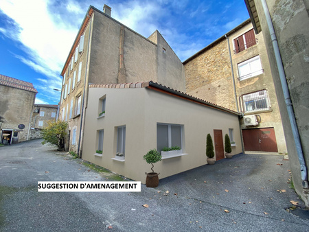 maison à rénover située au cœur du village d'alboussière