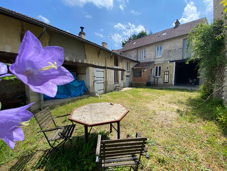 maison de caractère à rénover  3 chambres + dépendances sur un terrain de 840m² à moisson 