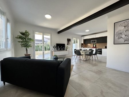 maison de 69 03 m² à la fare-les-oliviers