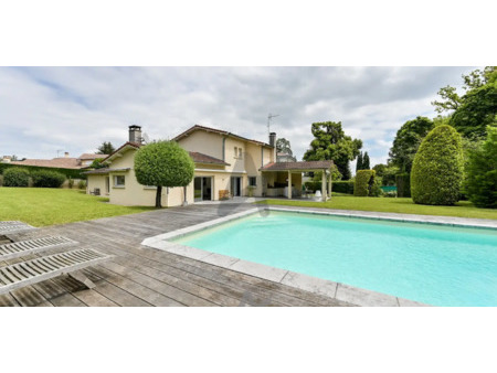 maison avec piscine et terrasse saint-cyr-au-mont-d'or (69)