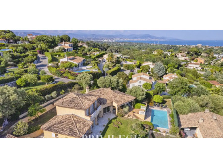 villa avec piscine et terrasse antibes (06)