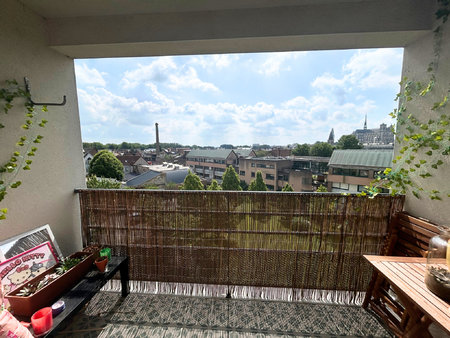 1 pièce 28m2 studio avec un beau balcon vue cathedrale