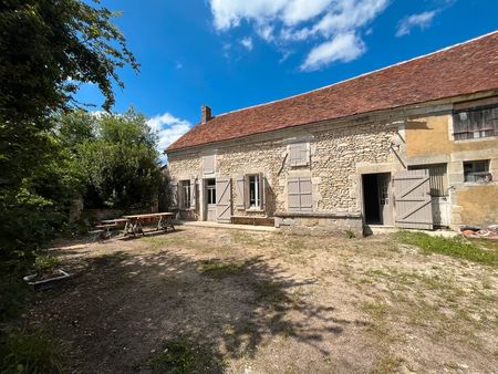 superbe corps de ferme dans le village de sainpuits. bourgogne