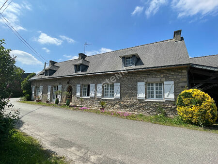 maison en pierres serent de 140 m² avec jardin en bretagne sud