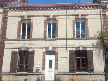 zoé maison à rafraîchir deux chambres avec cour  grenier aménageable