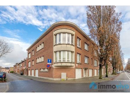 vergund en verhuurd appartementsgebouw met 6 app. en 6 boxen