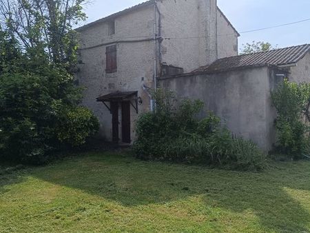 a vendre 2 maisons avec grand terrain