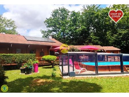 maison en bois avec piscine