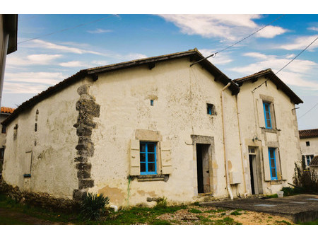 maison de hameau d'une chambre avec ajout d'une autre à rénover dans un hameau près de cla