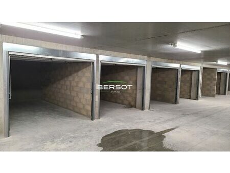 location parking 1 pièce 13.9 m²