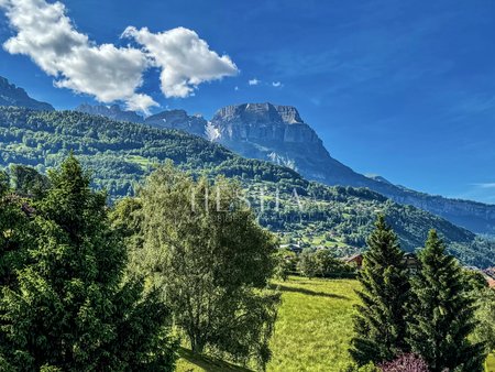 maison individuelle avec vue sur montagnes