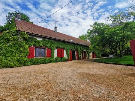 secteur vichy  très belle maison de type longère  grand terrain arboré au calme