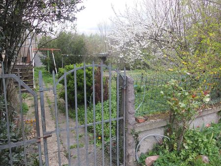 propriété ancienne avec cachet et grandes dépendances sur terrain de 1573m2