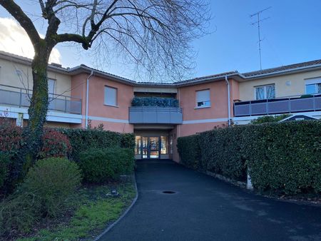 appartement t2 avec parking dans résidence au calme