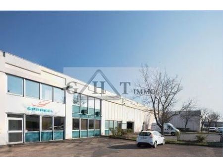 local industriel 582 m²