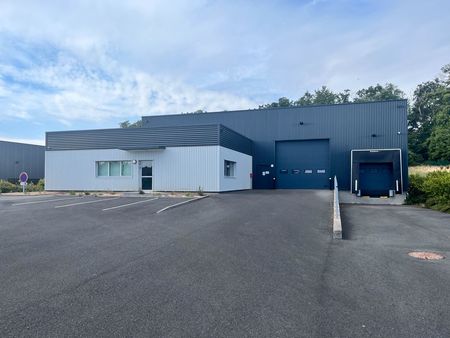 location atelier relais de 1 096 m² à baugé-en-anjou