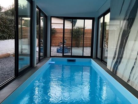magnifique appartement t3 de 59m² entièrement rénové avec piscine intérieure et jacuzzi co