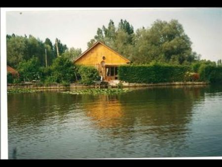 chalet avec etang de chasse et hutte immatriculée