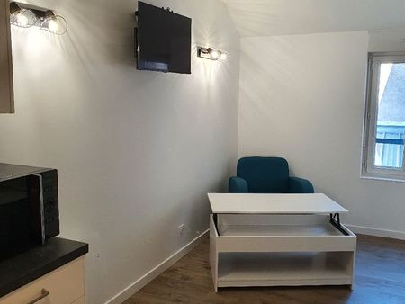 studio meuble entierement renove charges comprises laval centre 24m²