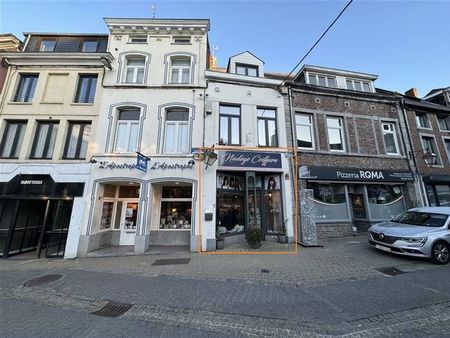 grand place - superbe commerce +-36m² !