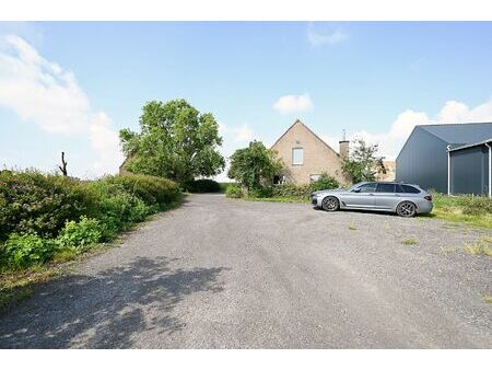 landelijke woning met weide (2577m2)